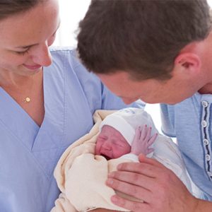 Geburt - Hebamme begleitet werdende Mutter & Eltern